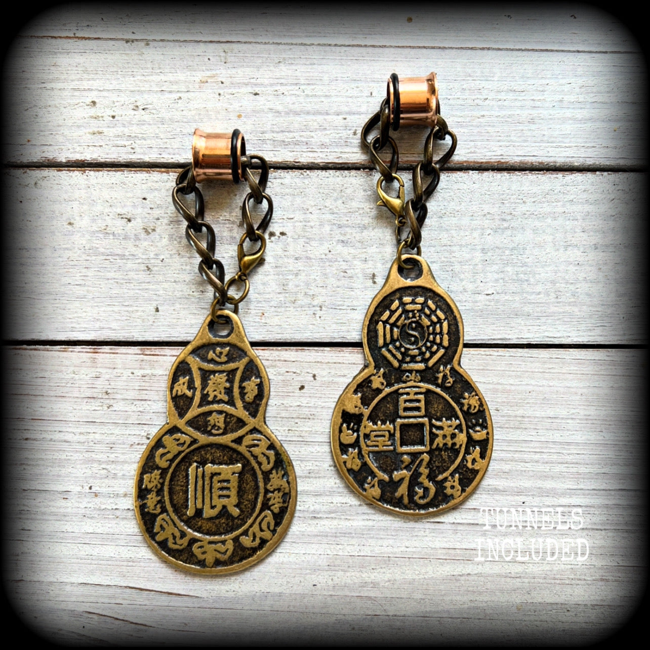 These unique brass chain ear weights feature gourd shaped Wu Lou pendants believed to be a symbol of good health, prosperity, and good luck in Chinese culture.

This pair weighs approx 20 grams each, and measuring 10cms from tip to tip.