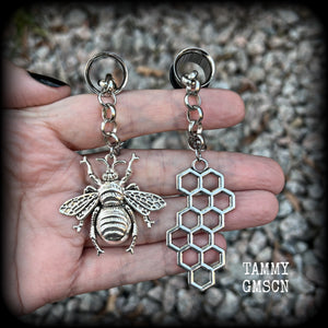These gorgeous antique silver bee and honeycomb tunnel dangles are not too heavy and nice and dangly, weighing approx 8 grams each, and measuring approx 8cms from tip to tip.  🕷️ PLEASE NOTE-This particular chain will not fit through tunnels smaller than 00 gauge (10mm), though I have lots of different chains that will.  If you chose tunnels smaller than 00 gauge I will be in touch so you can choose a smaller chain.