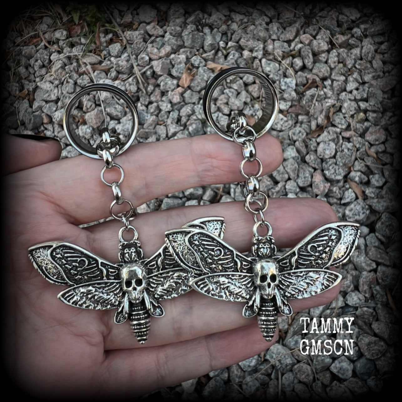 These awesome antique silver deathshead moth tunnel dangles are not too heavy and nice and dangly, weighing approx 15 grams each, and measuring approx 8cms from tip to tip.  🕷️ PLEASE NOTE-This particular chain will not fit through tunnels smaller than 00 gauge (10mm), though I have lots of different chains that will.  If you chose tunnels smaller than 00 gauge I will be in touch so you can choose a smaller chain.
