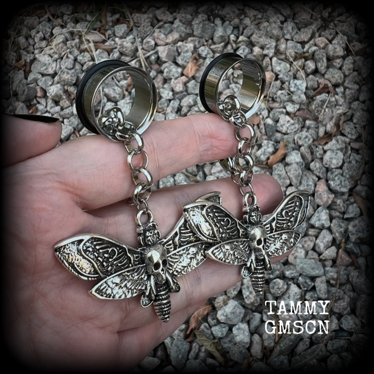 These awesome antique silver deathshead moth tunnel dangles are not too heavy and nice and dangly, weighing approx 15 grams each, and measuring approx 8cms from tip to tip.  🕷️ PLEASE NOTE-This particular chain will not fit through tunnels smaller than 00 gauge (10mm), though I have lots of different chains that will.  If you chose tunnels smaller than 00 gauge I will be in touch so you can choose a smaller chain.