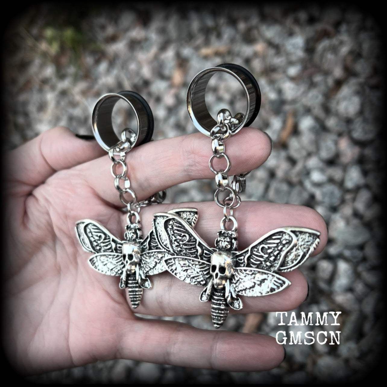 These awesome antique silver deathshead moth tunnel dangles are not too heavy and nice and dangly, weighing approx 15 grams each, and measuring approx 8cms from tip to tip.  🕷️ PLEASE NOTE-This particular chain will not fit through tunnels smaller than 00 gauge (10mm), though I have lots of different chains that will.  If you chose tunnels smaller than 00 gauge I will be in touch so you can choose a smaller chain.