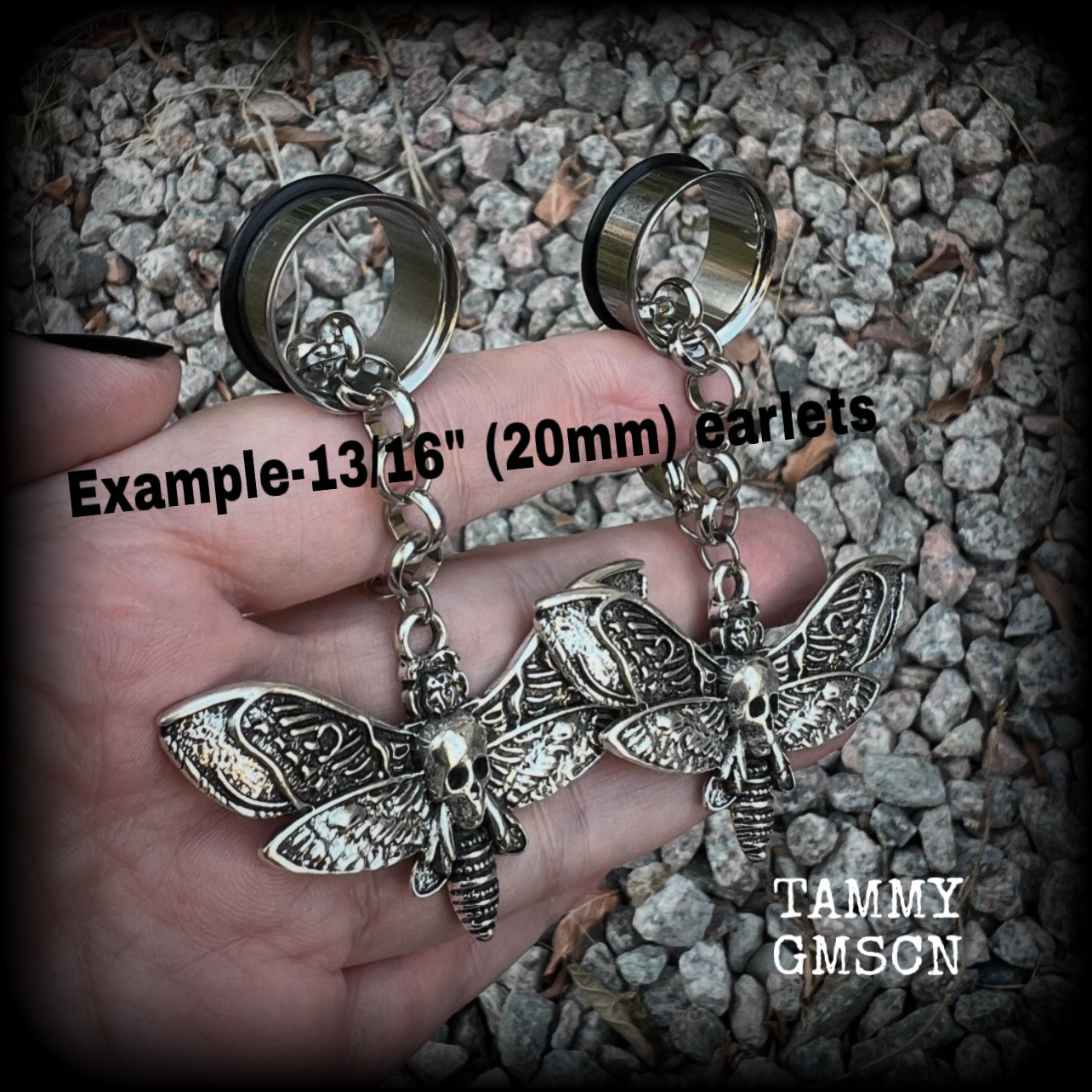 These awesome antique silver deathshead moth tunnel dangles are not too heavy and nice and dangly, weighing approx 15 grams each, and measuring approx 8cms from tip to tip.  🕷️ PLEASE NOTE-This particular chain will not fit through tunnels smaller than 00 gauge (10mm), though I have lots of different chains that will.  If you chose tunnels smaller than 00 gauge I will be in touch so you can choose a smaller chain.