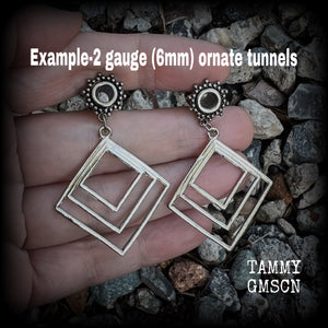 Featuring a unique antique silver geometric design, these fabulously boho tunnel earrings measure just on 6 cms from tip to tip, weighing approx 8 grams each.
