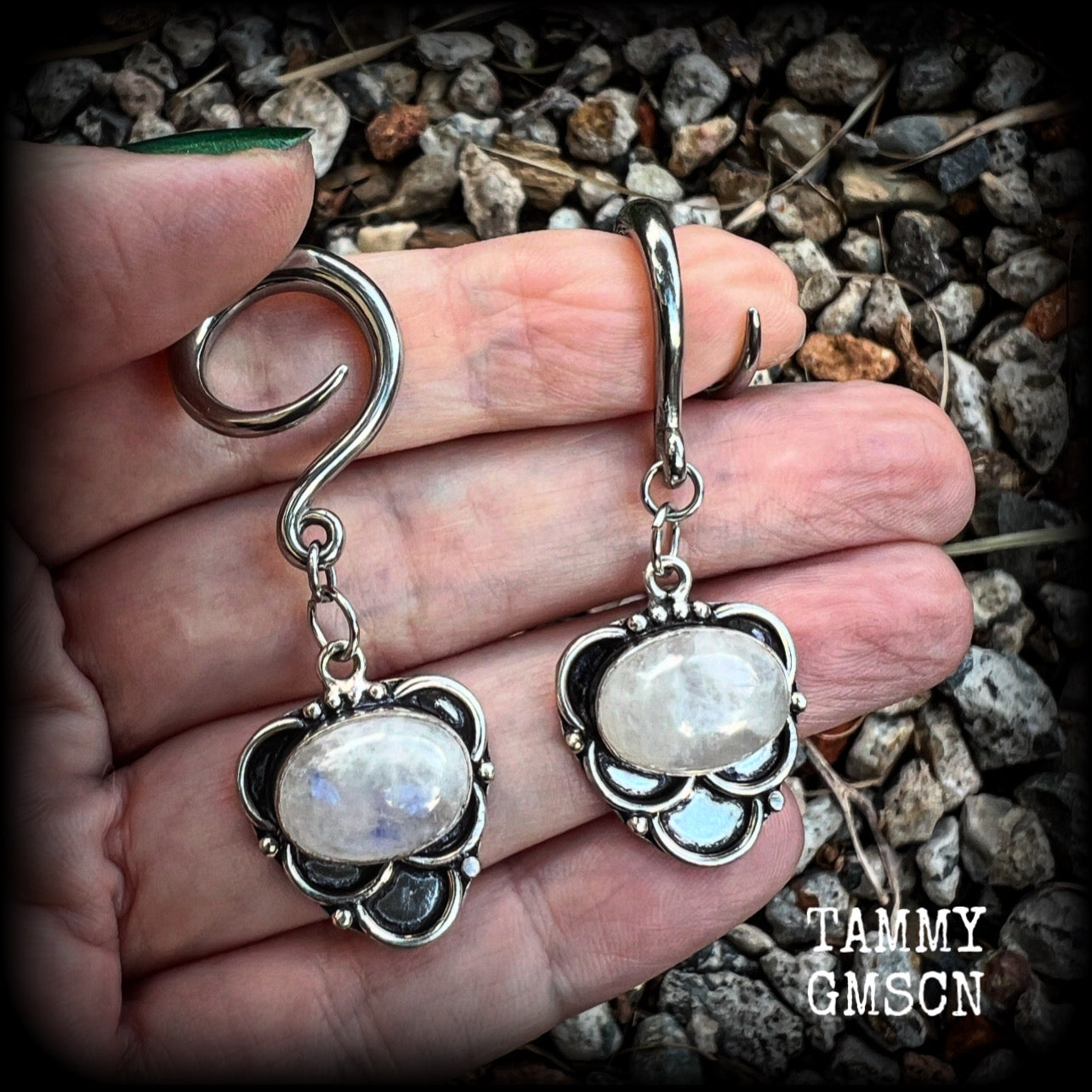 This pair of Rainbow moonstone gauged earrings feature gorgeous polished gemstones in a beautiful boho antique silver setting, lovely and dangly measuring approx 5.5cms from tip to tip, and weighing approx 7 grams each.