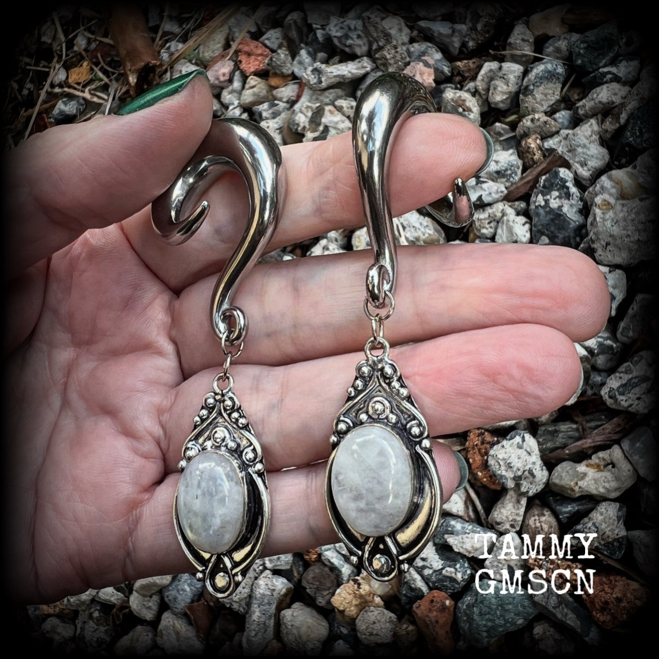 This pair of Rainbow moonstone gauged earrings feature gorgeous polished gemstones in a beautiful boho antique silver setting, lovely and dangly measuring approx 8cms from tip to tip, and weighing approx 27 grams each.  These earrings have been made on 00 gauge (10mm) surgical steel full curls, to be worn in stretched lobes.