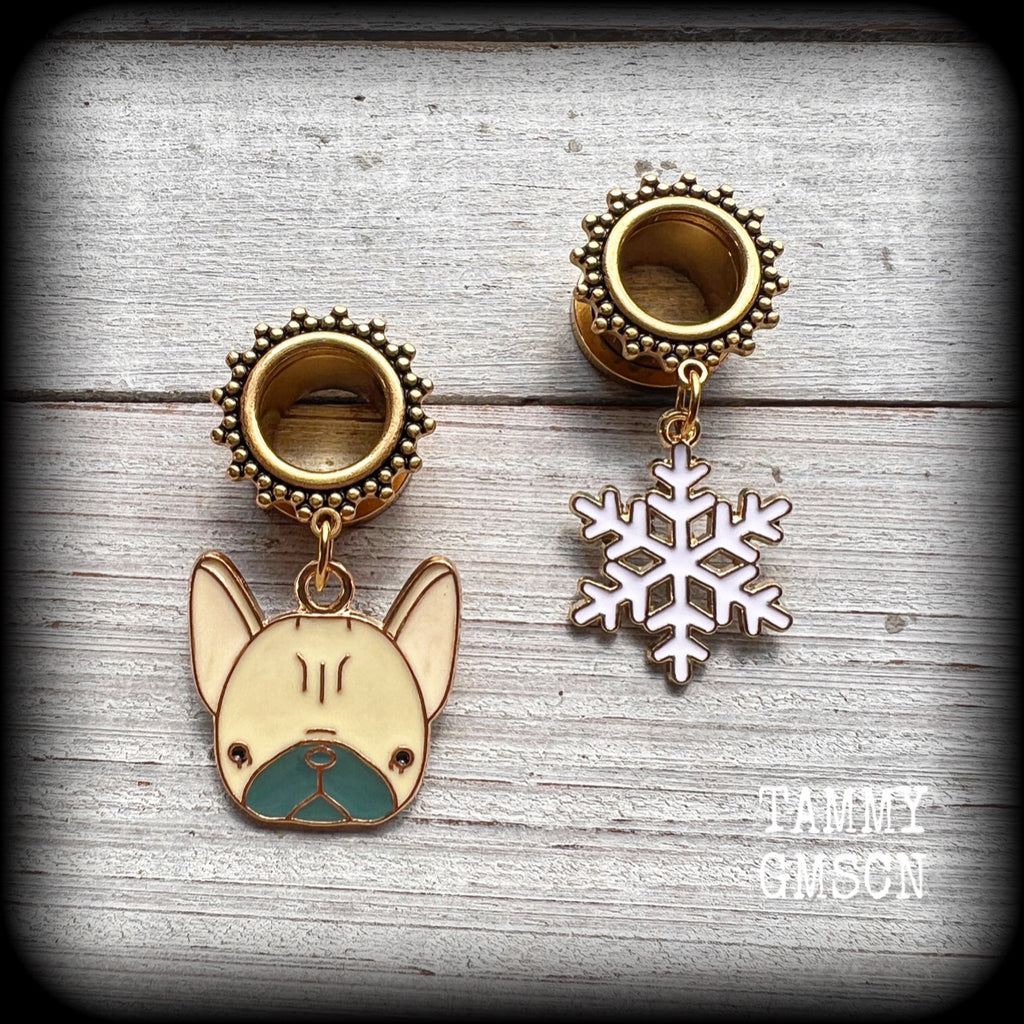 Festive pug tunnel earrings Doggo tunnels Snowflake earrings Christmas decorations Pet earrings Stretched lobes Body jewelry Ear gauges Gauged earrings Gauged ears Baubles Christmas gifts 6mm 8mm 10mm 12mm 14mm 16mm 19mm 22mm 25mm 28mm 30mm