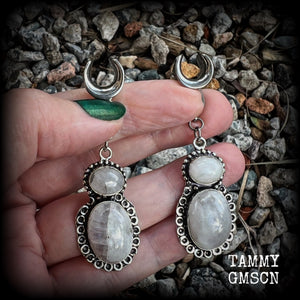 This pair of Rainbow moonstone gauged earrings feature gorgeous polished gemstones in a beautiful boho antique silver setting, lovely and dangly measuring 6.5cms from tip to tip, and weighing approx 10 grams each.  These earrings have been made on 00 gauge (10mm) surgical steel cradles, to be worn in stretched lobes.