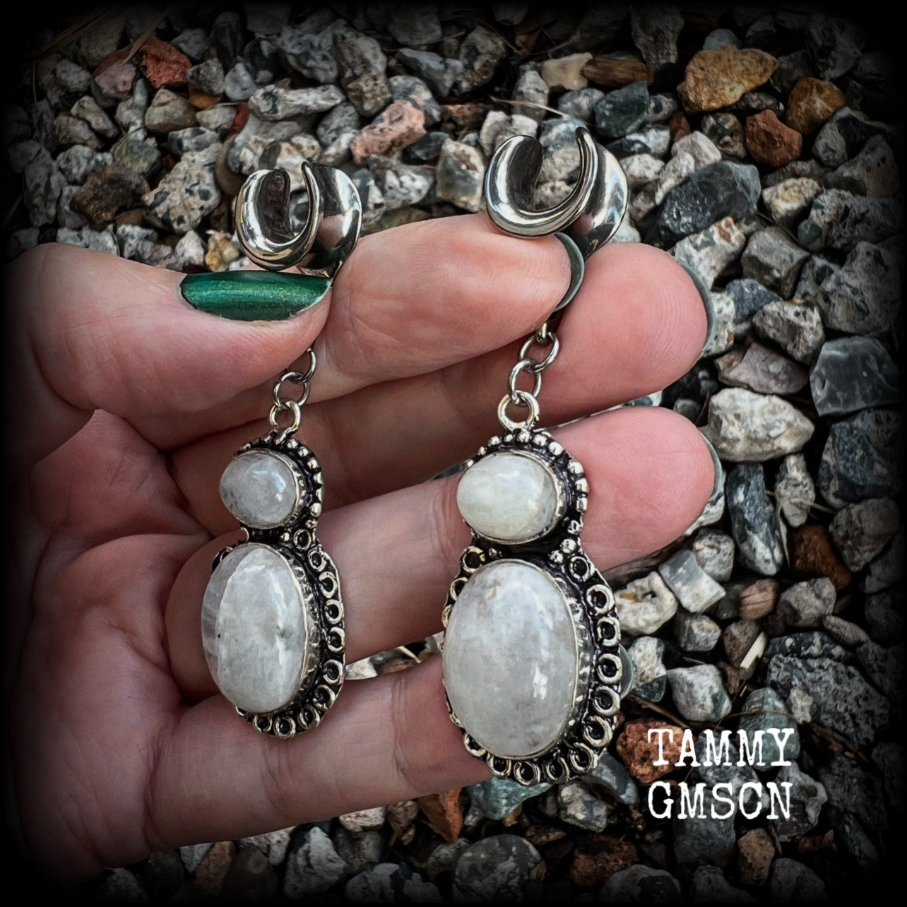 This pair of Rainbow moonstone gauged earrings feature gorgeous polished gemstones in a beautiful boho antique silver setting, lovely and dangly measuring 6.5cms from tip to tip, and weighing approx 10 grams each.  These earrings have been made on 00 gauge (10mm) surgical steel cradles, to be worn in stretched lobes.
