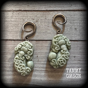 Chinese foo dog earrings Jade foo dog gauged earrings Pi Xiu earrings 6 gauge ear weights Gemstone ear weights 6g 2g 0g 00g 1/2" 9/16" 5/8" 3/4" 7/8" 1" 1.10" 1.18”
