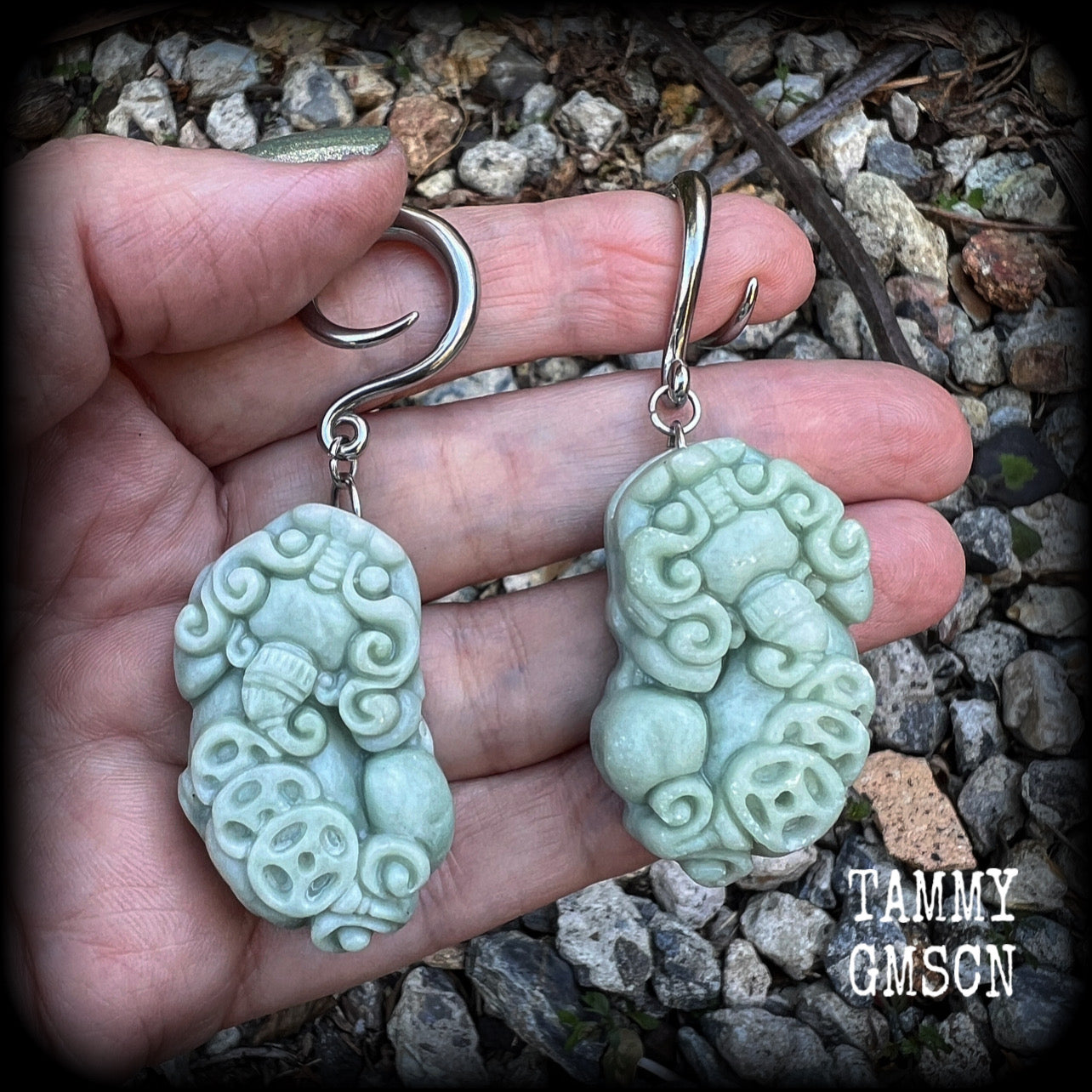 Jade ear jewelry Jade foo dog gauged earrings Pi Xiu earrings 6 gauge ear weights Gemstone ear weights 6g 2g 0g 00g 1/2" 9/16" 5/8" 3/4" 7/8" 1" 1.10" 1.18”
