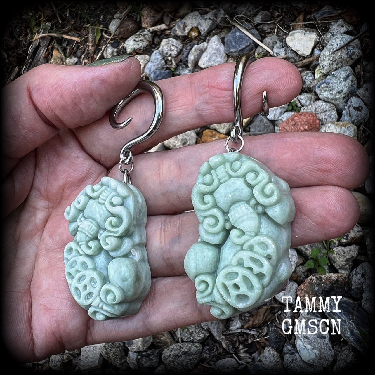 Jade foo dog gauged earrings Jade foo dog gauged earrings Pi Xiu earrings 6 gauge ear weights Gemstone ear weights 6g 2g 0g 00g 1/2" 9/16" 5/8" 3/4" 7/8" 1" 1.10" 1.18”
