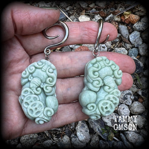 Pi Xiu earrings Jade foo dog gauged earrings Pi Xiu earrings 6 gauge ear weights Gemstone ear weights 6g 2g 0g 00g 1/2" 9/16" 5/8" 3/4" 7/8" 1" 1.10" 1.18”
