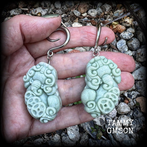 Jade ear weights Jade foo dog gauged earrings Pi Xiu earrings 6 gauge ear weights Gemstone ear weights 6g 2g 0g 00g 1/2" 9/16" 5/8" 3/4" 7/8" 1" 1.10" 1.18”
