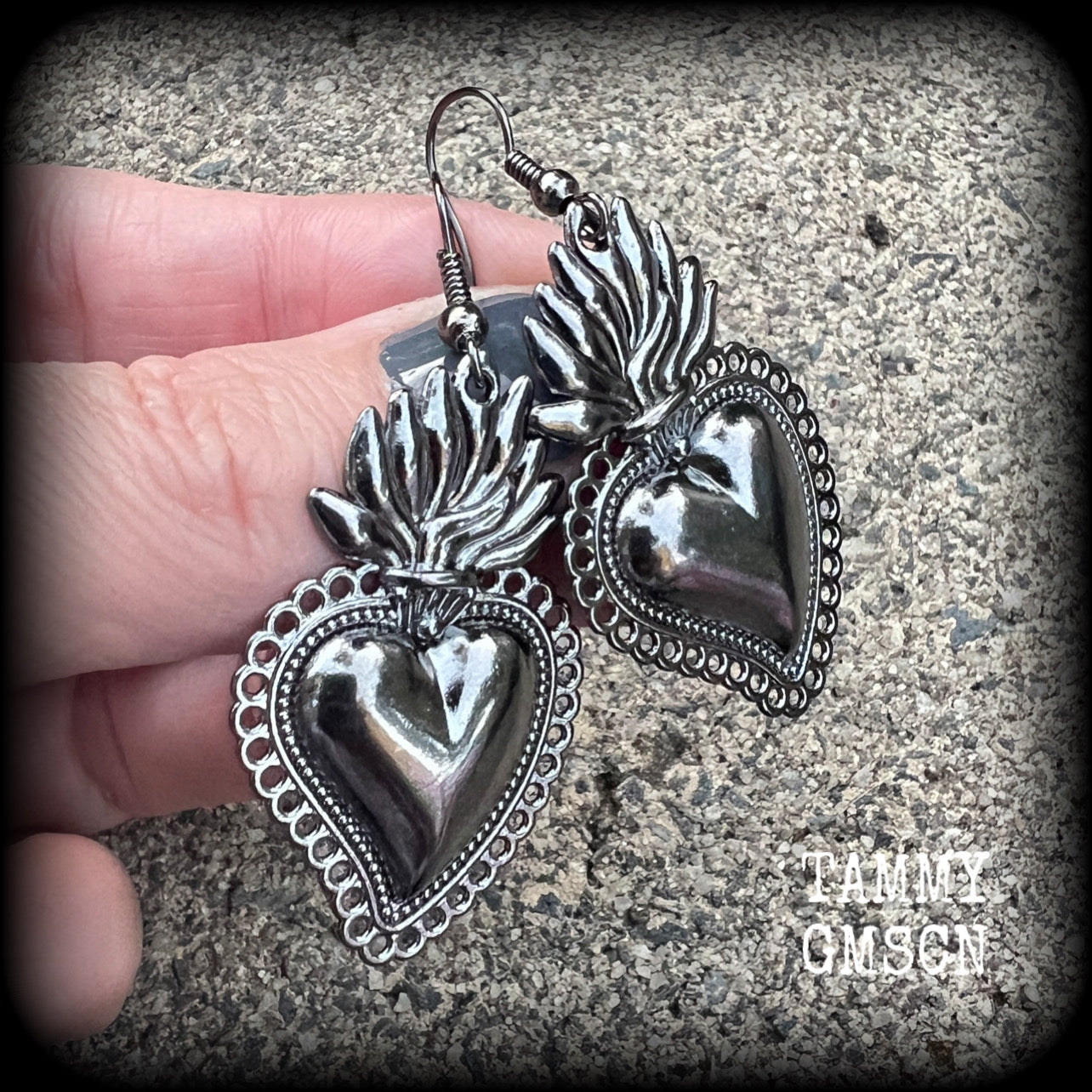 Sacred heart earrings-Corazon earrings