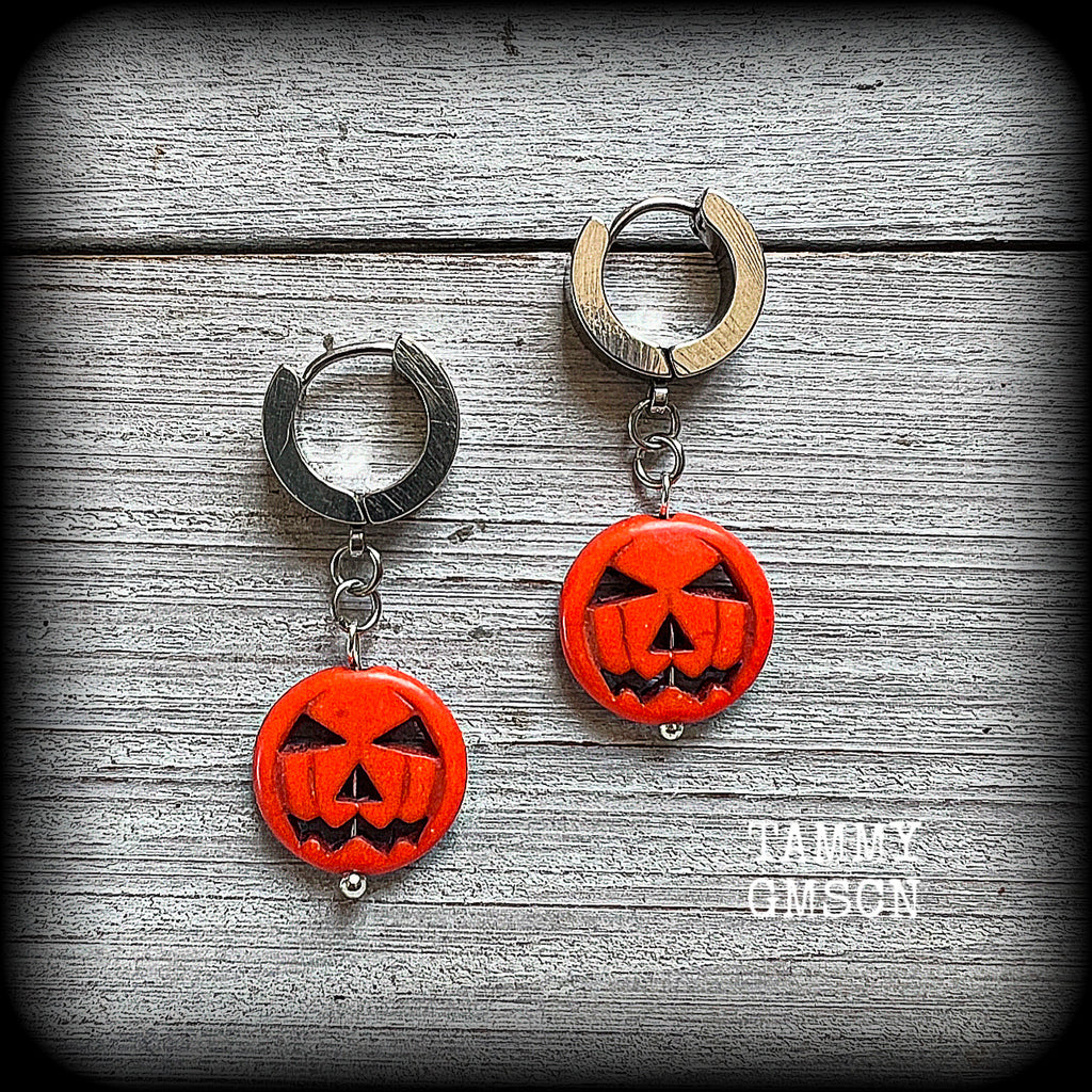 These adorable Halloween earrings feature cute little pumpkin spice coloured stone Jack o’ lanterns, too spooky, too cute!!!

These earrings measure in at just under 4cms from tip to tip, and are nice and lightweight, weighing only a gram or two each.

This pair has been made with stainless steel huggie ear cuffs, for pierced ears.