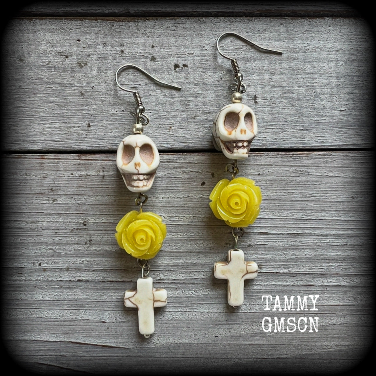 This pair of beautiful dangly earrings features gorgeous canary yellow roses with bone white howlite stone skulls and crosses.
Measuring just on 8.5cms from tip to tip and weighing approx 7 grams each, these are lovely and lightweight, and nice and dangly.

This pair have been made with stainless steel french hooks, for pierced ears.
