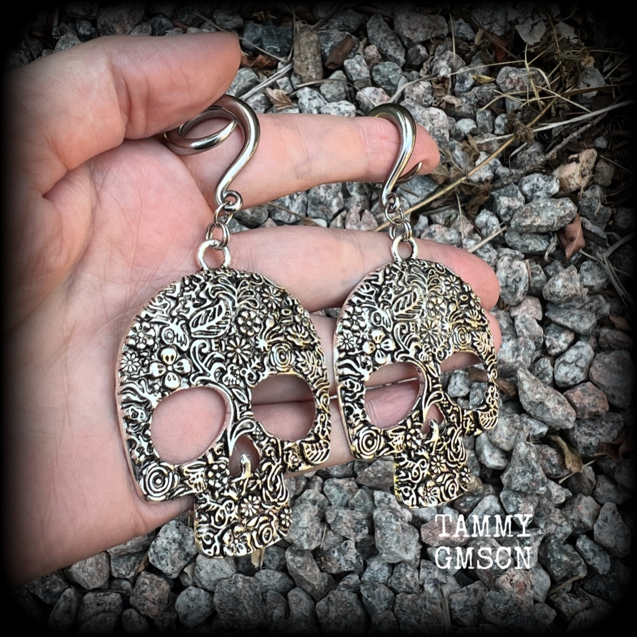 Featuring large antique silver skulls with floral detail, these earrings are perfect for Day of the Dead celebrations!

These gorgeous earrings weigh in at approx. 20 grams a piece, and nice and dangly at just under 10cms from tip to tip.

This pair of beautiful gauged earrings has been made with 2 gauge (6mm) surgical steel full curl hooks, suitable for stretched lobes.
