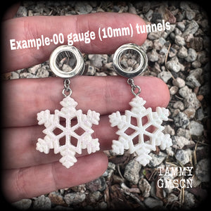 Snowflake 00 gauge tunnels Secret santa Stocking stuffers Christmas ear gauges Snowflake ear gauges Gauged earrings Stretched lobes Gauged ears Ear hangers Christmas gifts Christmas plugs Xmas 4mm 6mm 8mm 10mm 12mm 14mm 16mm 19mm 22mm 25mm