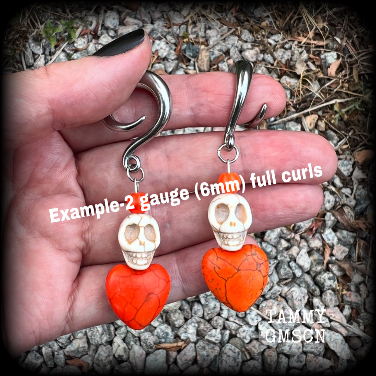 Featuring bone white stone skulls sitting atop pumpkin spice hearts, these earrings have been made especially for Day of the Dead celebrations!  These gorgeous earrings are nice and light weight at 13 grams a piece, and nice and dangly at just on 7.5cms from tip to tip.  This pair of beautiful gauged earrings has been made with 2 gauge (6mm) surgical steel full curl hooks, suitable for stretched lobes.