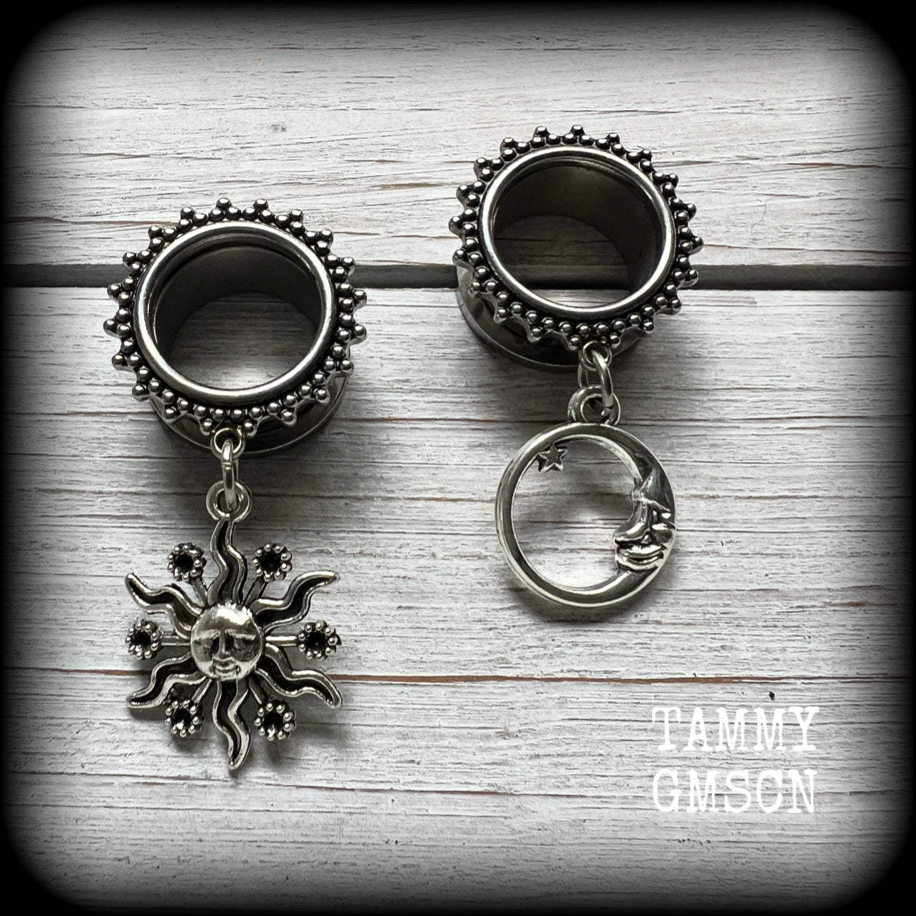 These gorgeous tunnels feature folk horror inspired antique silver crescent moon and esoteric sun charms, are super light weight at just 5 grams each and measure just over 4.5 cms from tip to tip.

This pair has been made with 5/8” gauge (16mm) ornate surgical steel screw fit tunnels-for stretched lobes.