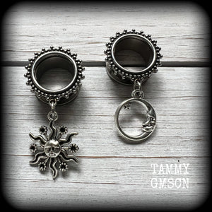 These gorgeous tunnels feature folk horror inspired antique silver crescent moon and esoteric sun charms, are super light weight at just 5 grams each and measure just over 4.5 cms from tip to tip.

This pair has been made with 5/8” gauge (16mm) ornate surgical steel screw fit tunnels-for stretched lobes.