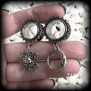 These gorgeous tunnels feature folk horror inspired antique silver crescent moon and esoteric sun charms, are super light weight at just 5 grams each and measure just over 4.5 cms from tip to tip.

This pair has been made with 5/8” gauge (16mm) ornate surgical steel screw fit tunnels-for stretched lobes.