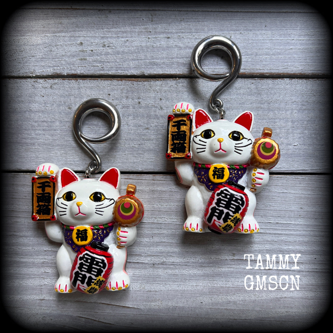 Maneki neko earrings Maneki neko gauged earrings 2 gauge ear weights Stretched lobes Body jewelry Japanese fox Ear gauges 6g 2g 0g 00g 1/2” 9/16” 5/8” 3/4” 7/8” 1" 1.10" 1.18" Japanese cat earrings Ear hangers Ear weights