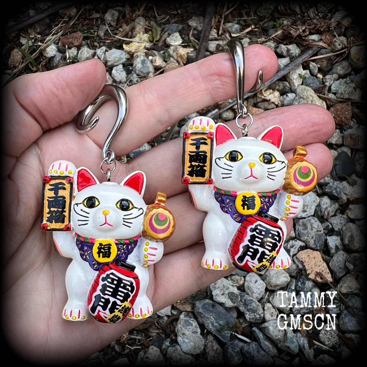 Japanese Cat ear weights Maneki neko gauged earrings 2 gauge ear weights Stretched lobes Body jewelry Japanese fox Ear gauges 6g 2g 0g 00g 1/2” 9/16” 5/8” 3/4” 7/8” 1" 1.10" 1.18" Japanese cat earrings Ear hangers Ear weights