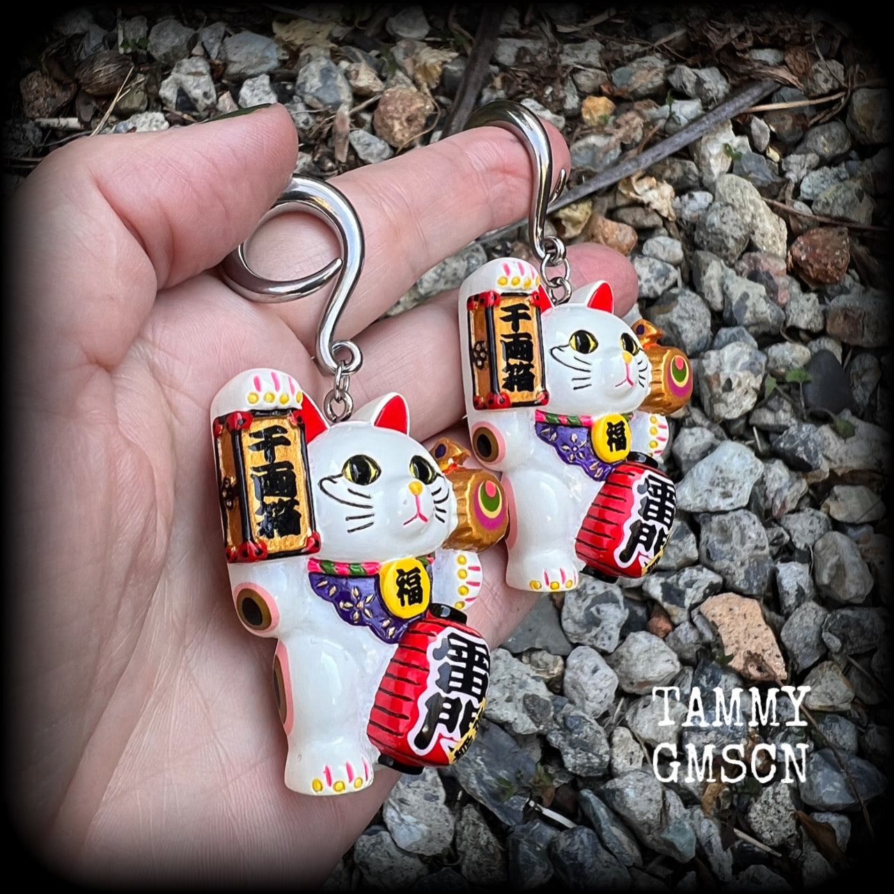 Maneki neko Cats Maneki neko gauged earrings 2 gauge ear weights Stretched lobes Body jewelry Japanese fox Ear gauges 6g 2g 0g 00g 1/2” 9/16” 5/8” 3/4” 7/8” 1" 1.10" 1.18" Japanese cat earrings Ear hangers Ear weights