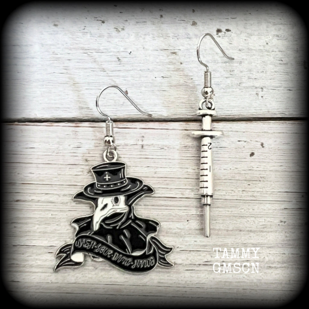 ✨ WASH YOUR HANDS ✨

Featuring lightweight antique silver syringes and black and white enamel Plague Doctor masks, these awesome earrings measure just under 6cms from tip to tip and weigh only a gram or two each.

This pair has been made with stainless steel french hooks, for pierced ears.