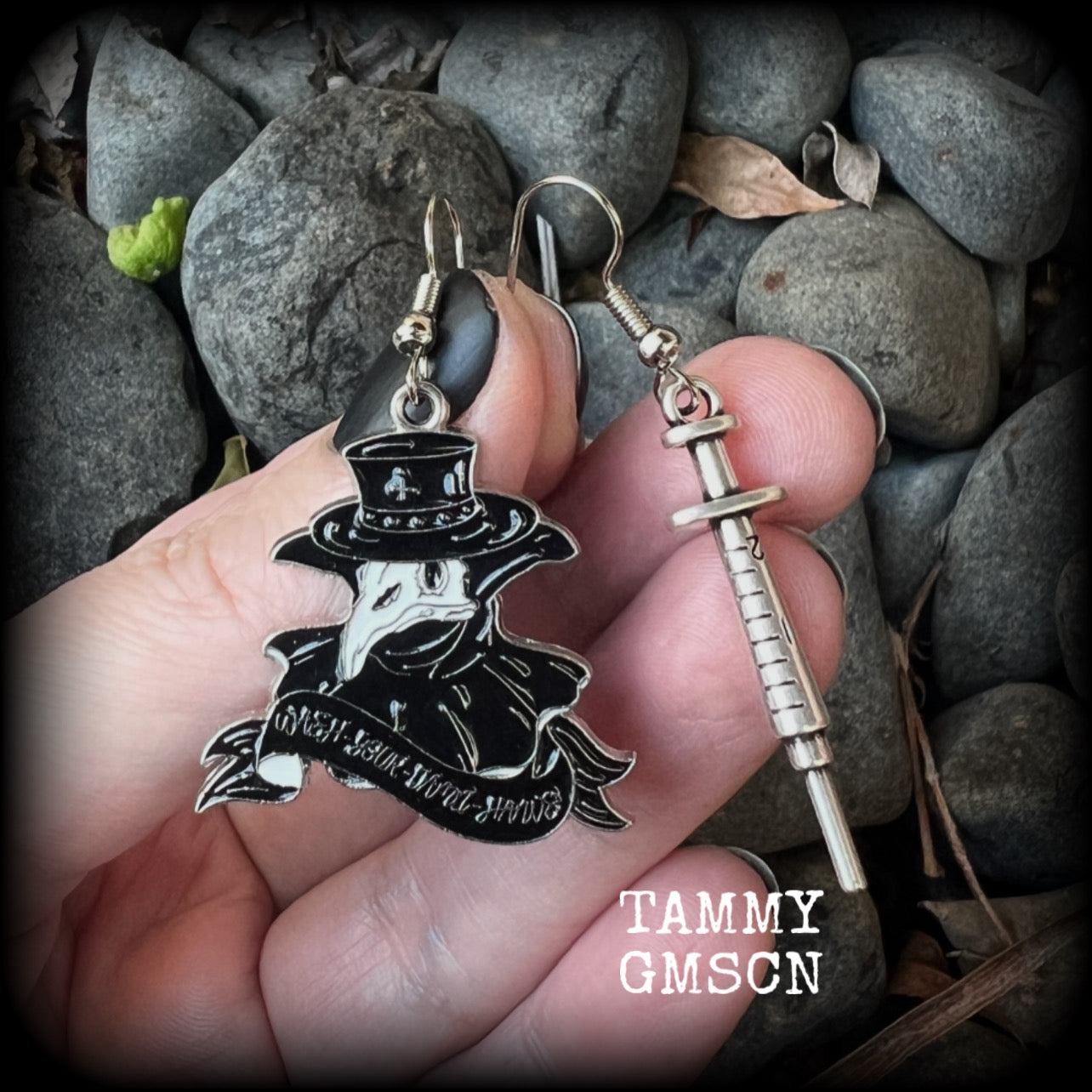 ✨ WASH YOUR HANDS ✨

Featuring lightweight antique silver syringes and black and white enamel Plague Doctor masks, these awesome earrings measure just under 6cms from tip to tip and weigh only a gram or two each.

This pair has been made with stainless steel french hooks, for pierced ears.