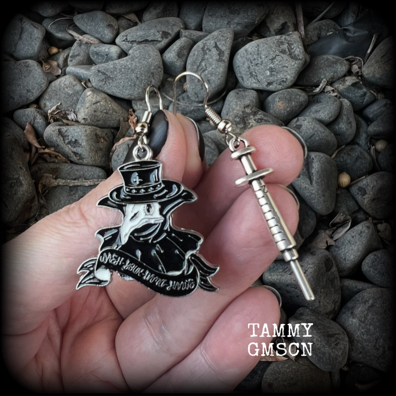 ✨ WASH YOUR HANDS ✨

Featuring lightweight antique silver syringes and black and white enamel Plague Doctor masks, these awesome earrings measure just under 6cms from tip to tip and weigh only a gram or two each.

This pair has been made with stainless steel french hooks, for pierced ears.