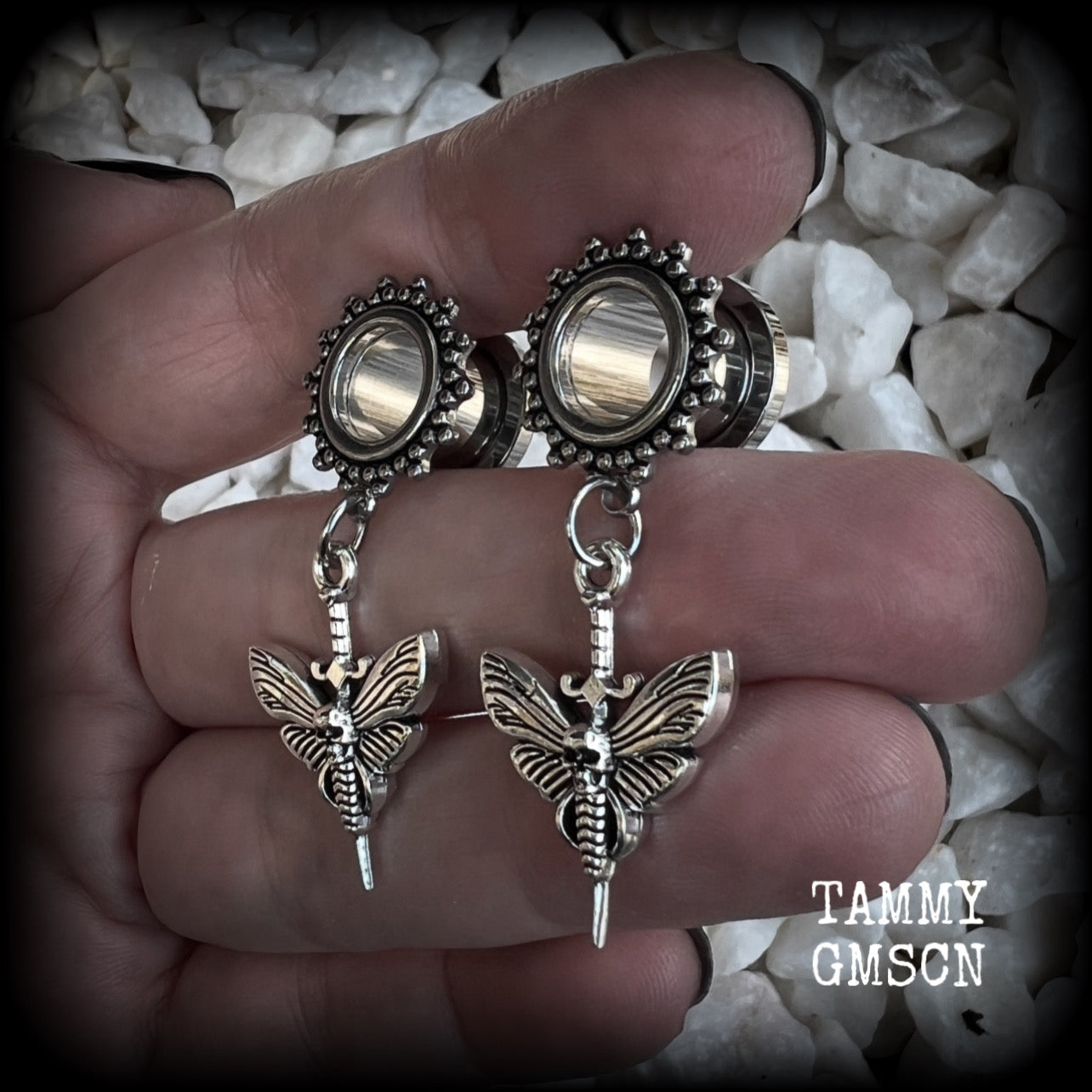 These awesome tunnel earrings feature antique silver deathshead moth and dagger charms, are nice and light weight at only 7 grams each and measure just under 5cms from tip to tip.  This pair have been made with 00 gauge (10mm) surgical steel screw fit ornate tunnels.