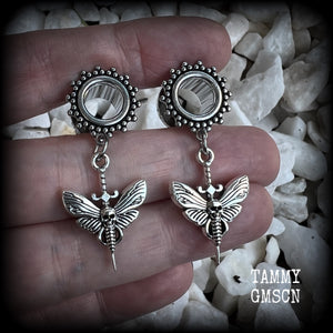 These awesome tunnel earrings feature antique silver deathshead moth and dagger charms, are nice and light weight at only 7 grams each and measure just under 5cms from tip to tip.  This pair have been made with 00 gauge (10mm) surgical steel screw fit ornate tunnels.