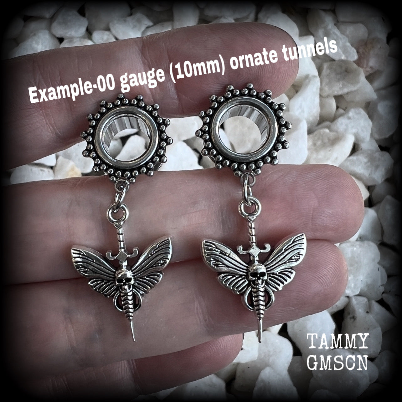 These awesome tunnel earrings feature antique silver deathshead moth and dagger charms, are nice and light weight at only 7 grams each and measure just under 5cms from tip to tip.  This pair have been made with 00 gauge (10mm) surgical steel screw fit ornate tunnels.