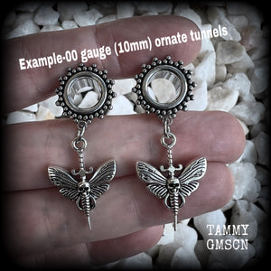 These awesome tunnel earrings feature antique silver deathshead moth and dagger charms, are nice and light weight at only 7 grams each and measure just under 5cms from tip to tip.  This pair have been made with 00 gauge (10mm) surgical steel screw fit ornate tunnels.
