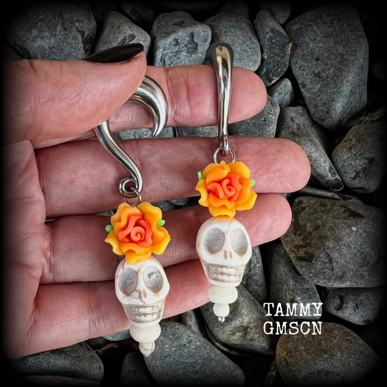 Featuring gorgeous orange and canary yellow roses sitting atop bone white stone skulls, these earrings have been made especially for Day of the Dead celebrations!

These unique earrings are nice and light weight at 15 grams a piece, and nice and dangly at just on 7.5cms from tip to tip.

This pair of beautiful gauged earrings has been made with 0 gauge (8mm) surgical steel half curl hooks, suitable for stretched lobes.