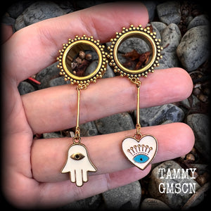 These tunnel earrings feature gold enamel hamsa hand and evil eye charms, weighing approx 9 grams each and measuring just over 6cms.
This pair have been made with 5/8" (16mm) gauge ornate titanium coated surgical steel screw fit tunnels.