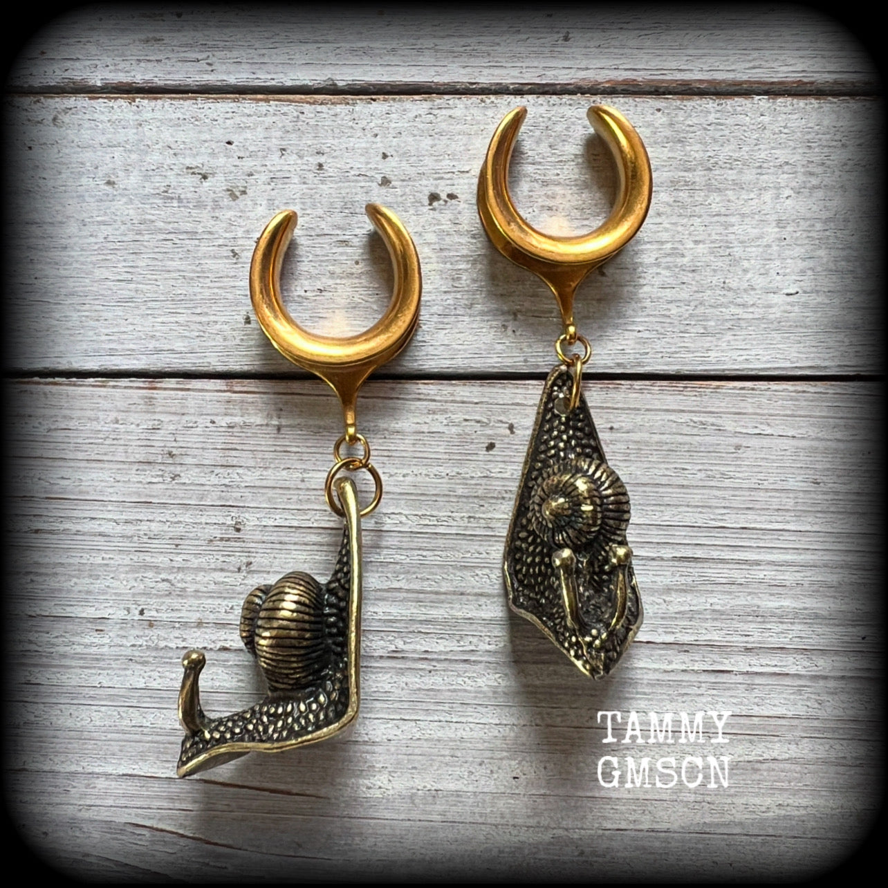 These awesome brass snail ear hangers feature gorgeous brass garden snails, measuring just on 7.5cms from tip to tip, and weighing approx 27 grams each.

This pair has been made on 3/4” gauge (19mm) surgical steel cradles, suitable for stretched lobes.