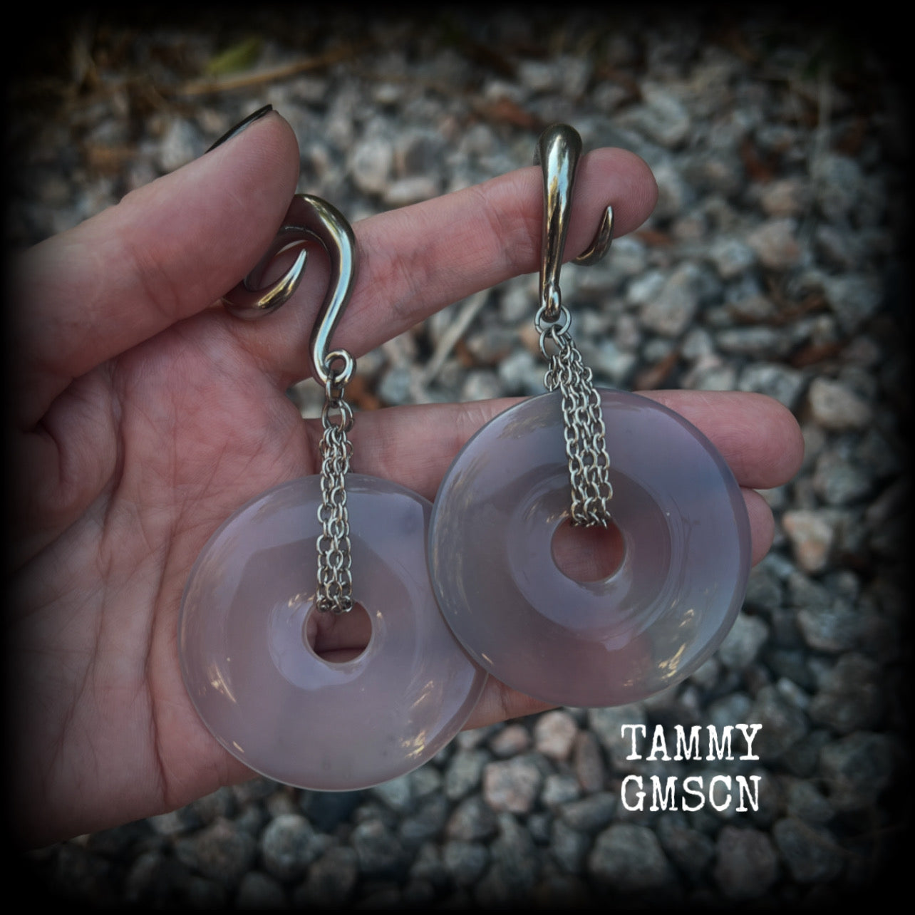 Featuring a pair of gorgeous grey agate donuts cradled in antique silver chains, these gauged earrings weigh in at approx 35 grams each, and measuring just on 10 cms from tip to tip.

This pair has been made with 0 gauge (8mm) surgical steel full curl hooks, suitable for stretched lobes. 