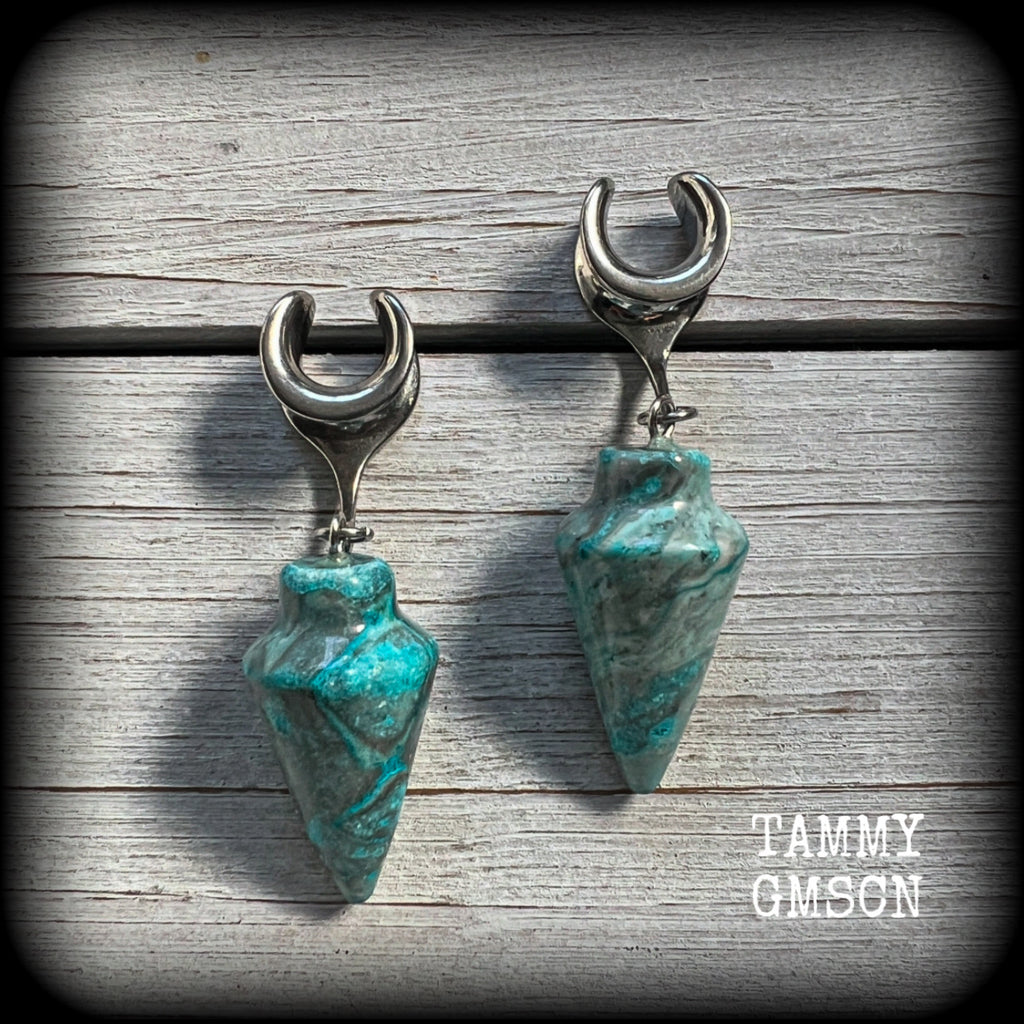 Featuring gorgeous one of a kind dusty blue lace agate pendulums, these earrings weigh in at approx 9 grams a piece, and are nice and dangly at just on 5.5cms from tip to tip.

This pair has been made on 00 gauge (10mm) surgical steel cradles, to be worn in stretched lobes.