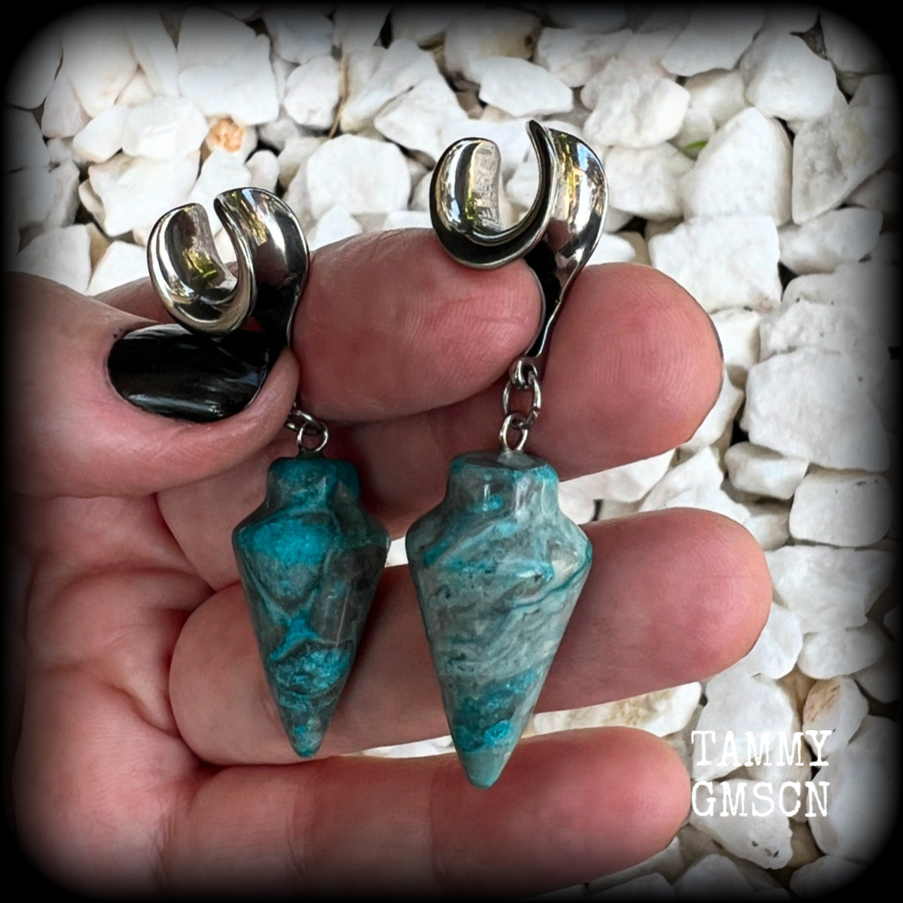 Featuring gorgeous one of a kind dusty blue lace agate pendulums, these earrings weigh in at approx 9 grams a piece, and are nice and dangly at just on 5.5cms from tip to tip.

This pair has been made on 00 gauge (10mm) surgical steel cradles, to be worn in stretched lobes.
