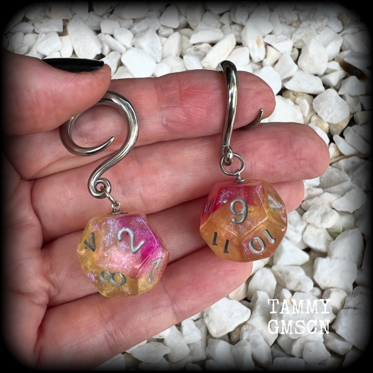 Featuring a pair of gorgeous shimmery pink and yellow gaming die, these awesome gauged earrings measure 5 cms from tip to tip, and weigh only 8 grams grams each.

This pair have been made on 6 gauge (4mm) surgical steel full curl hooks, to be worn in stretched lobes.