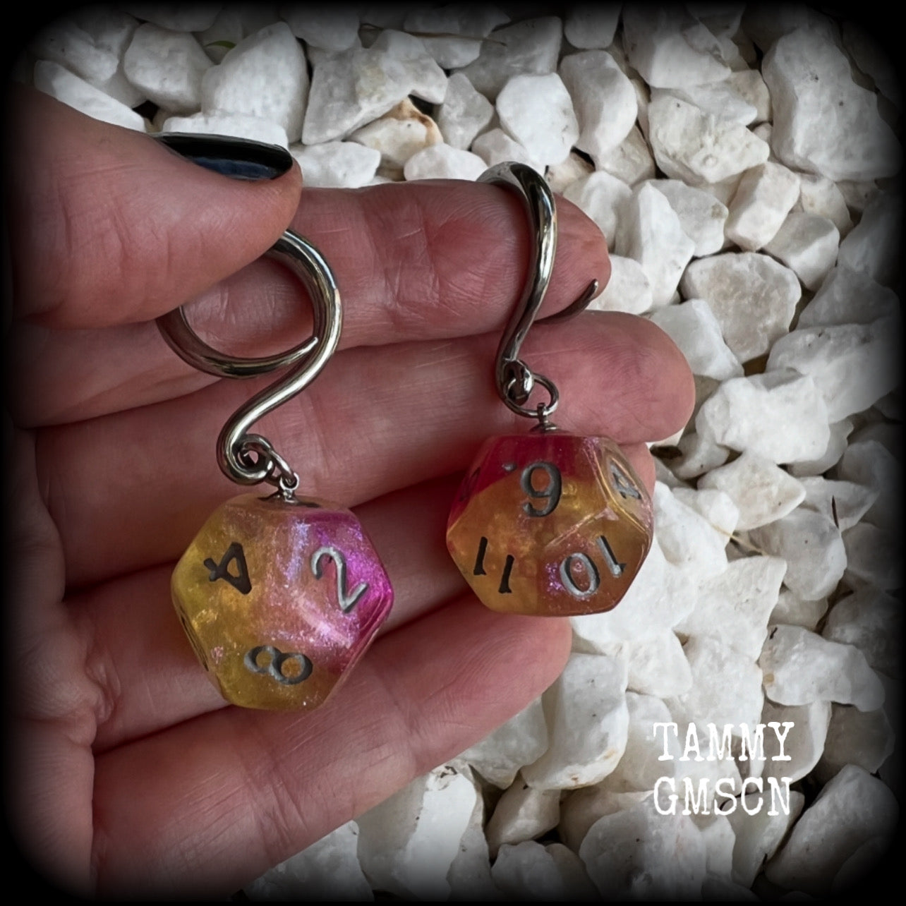 Featuring a pair of gorgeous shimmery pink and yellow gaming die, these awesome gauged earrings measure 5 cms from tip to tip, and weigh only 8 grams grams each.

This pair have been made on 6 gauge (4mm) surgical steel full curl hooks, to be worn in stretched lobes.