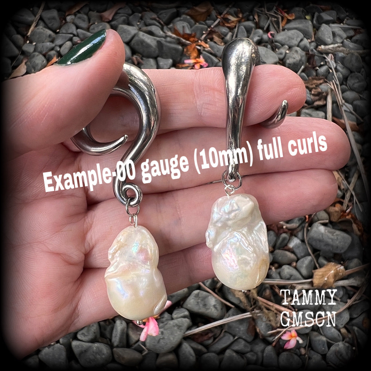 Baroque freshwater pearl gauged earrings 00 gauge ear weights Sea Hag jewelry Natural pearl earrings Freshwater pearl jewelry Shell body jewelry Shell earrings Ear hangers Lovecraft jewelry 4mm 6mm 8mm 10mm 12mm 14mm 16mm 19mm 22mm 25mm 28mm 30mm