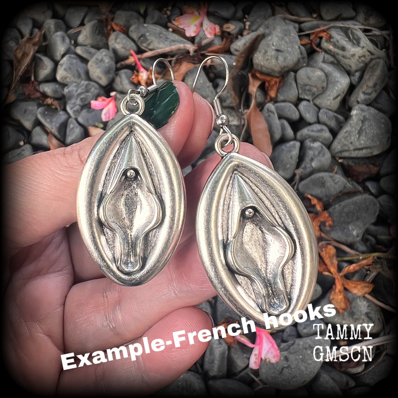 Vagina earrings-Pierced clitoris earrings