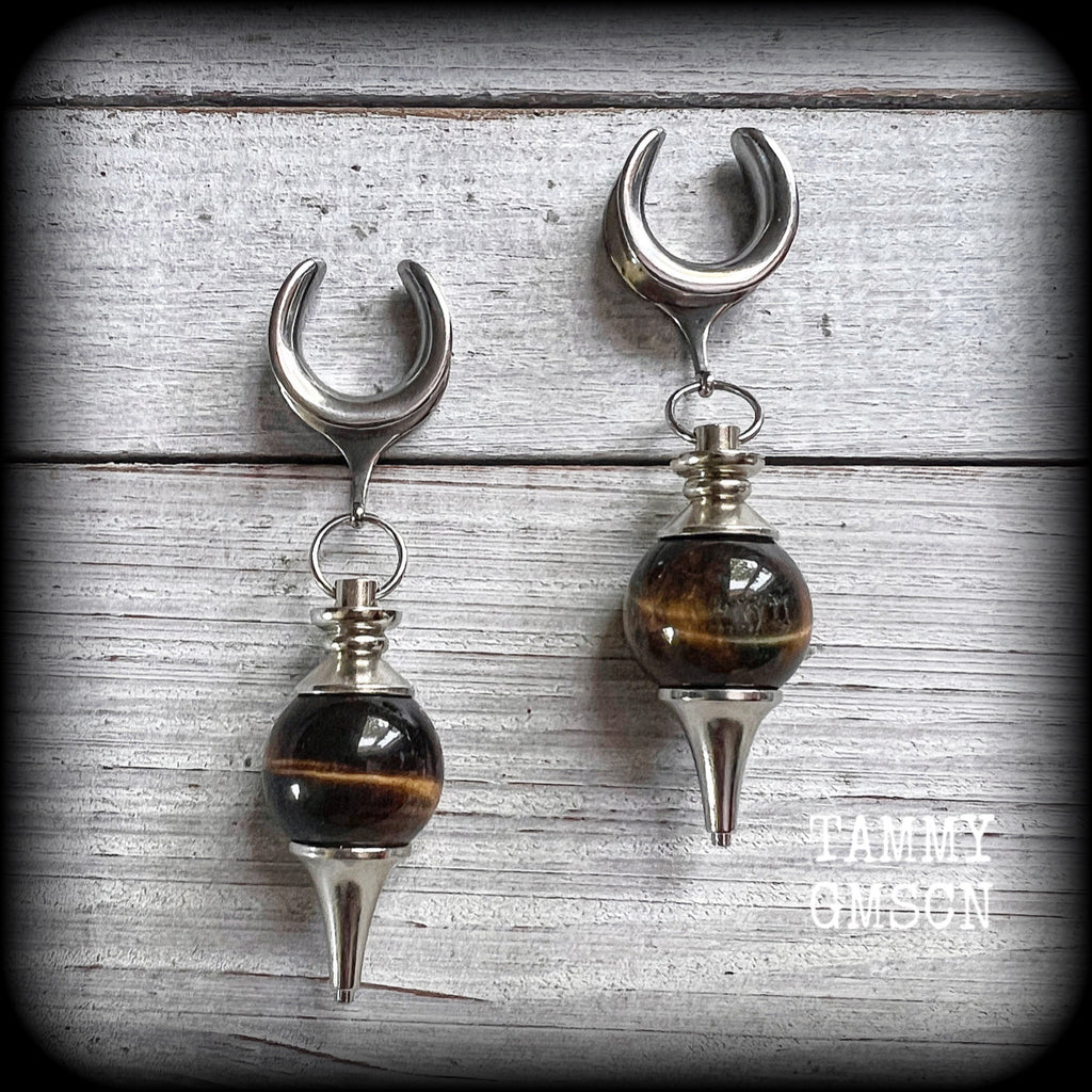 These beautiful tigers eye pendulum ear hangers measure just under 8cms from tip to tip, and weigh approx 19 grams each.
This pair has been made on 5/8" gauge (16mm) surgical steel cradle hooks, suitable for stretched lobes.