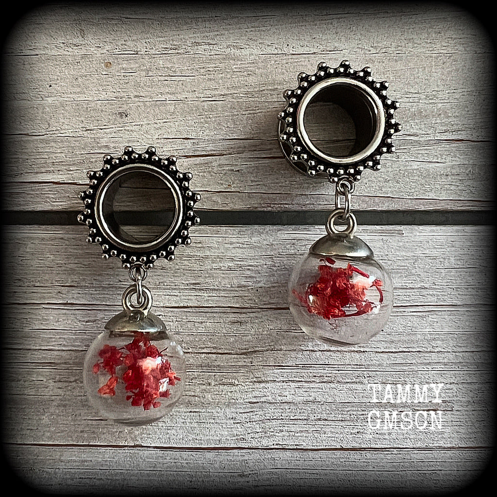 Featuring gorgeous dark pink dried flowers enclosed in clear acrylic domes, these beautiful tunnel earrings measure just on 6.5 cms from tip to tip, weighing approx 6 grams each.

This pair has been made with gorgeous boho 1/2” gauge (12mm) ornate surgical steel tunnels, suitable for stretched lobes.