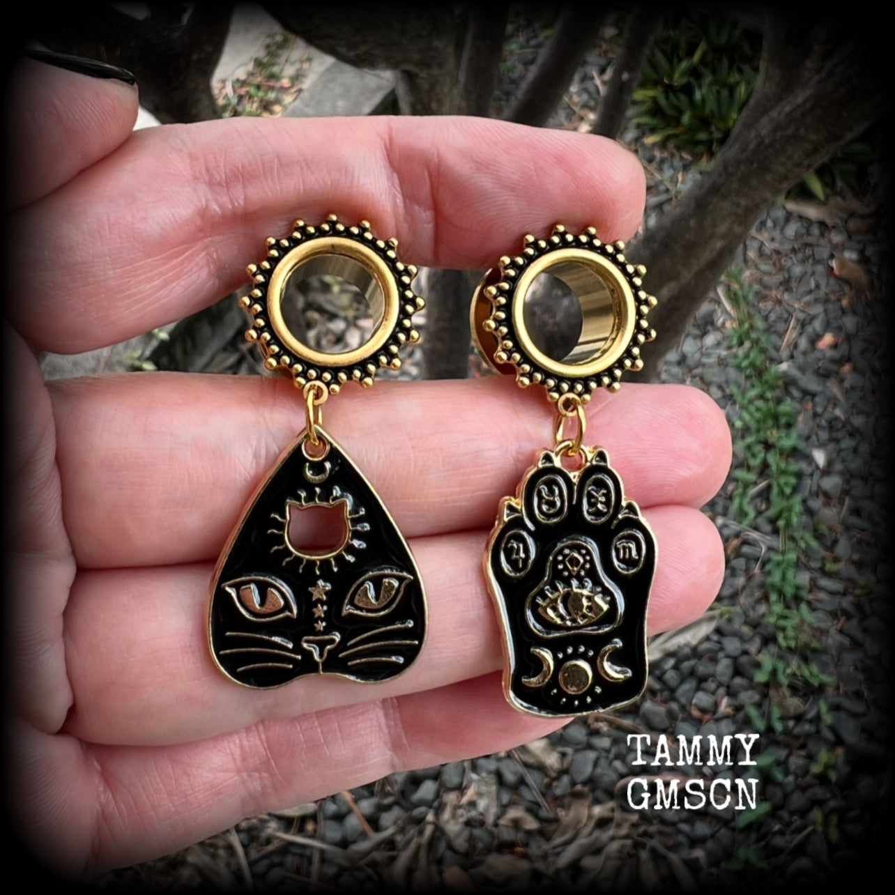 Black cat planchette tunnel earrings-Ouija cat ear gauges
