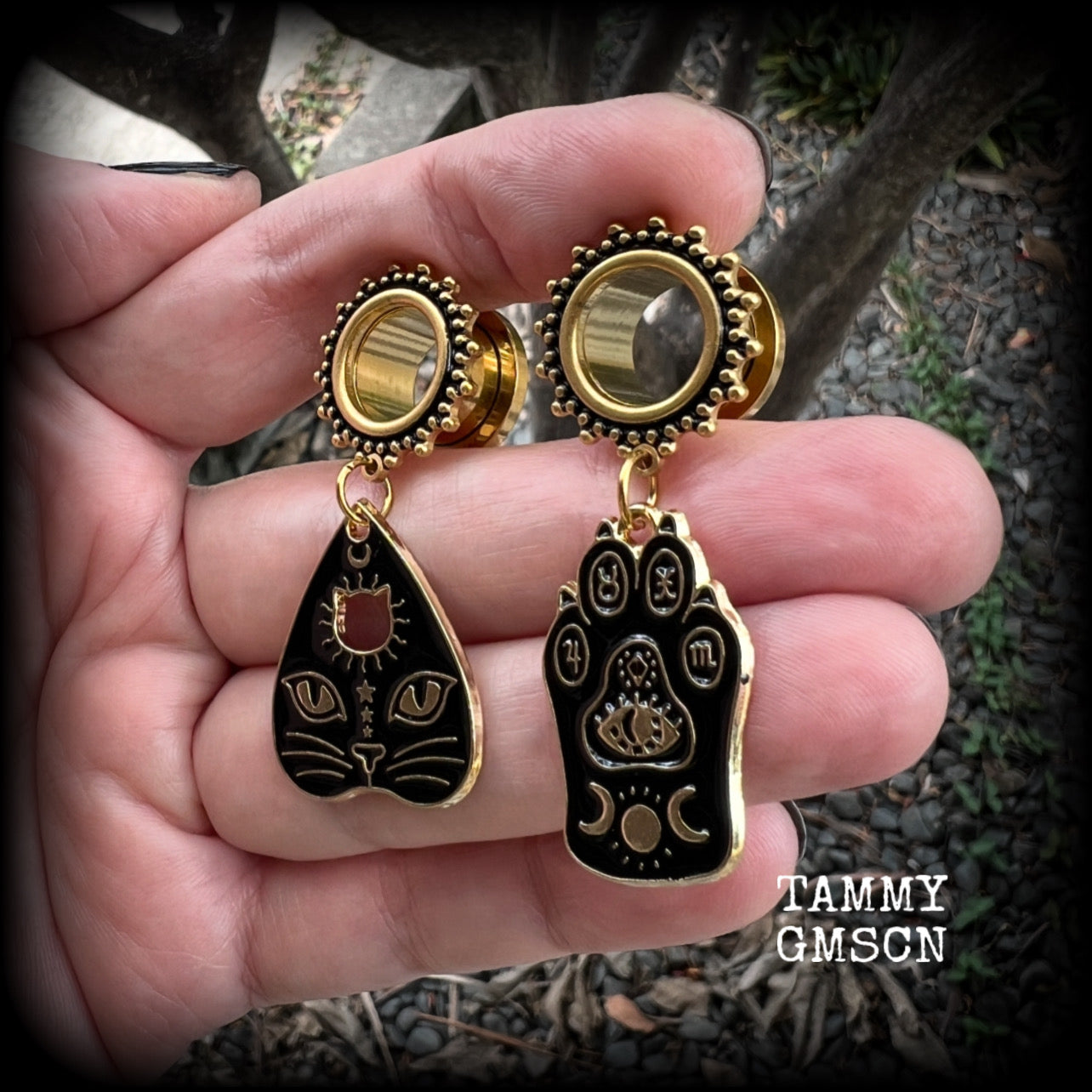 Black cat planchette tunnel earrings-Ouija cat ear gauges